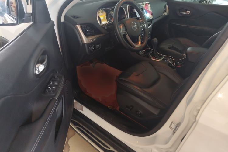 Used Jeep Cherokee 2016 2.0L Superior Edition