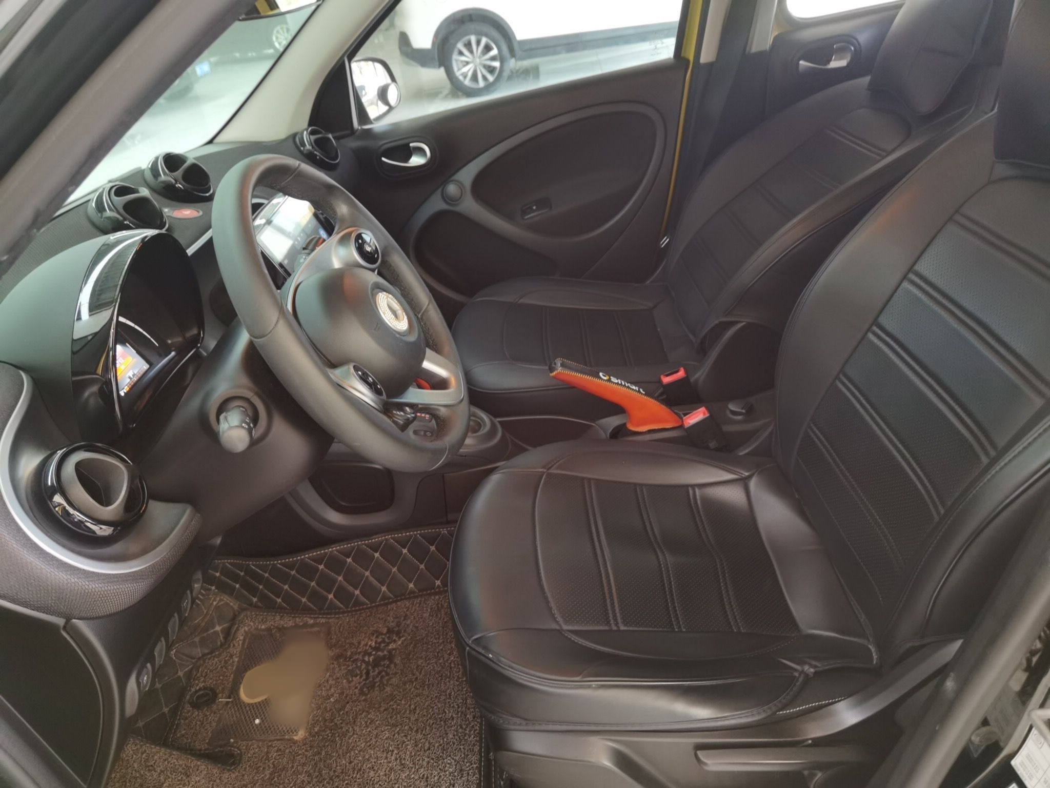 المقاعد الأمامية داخل السيارة