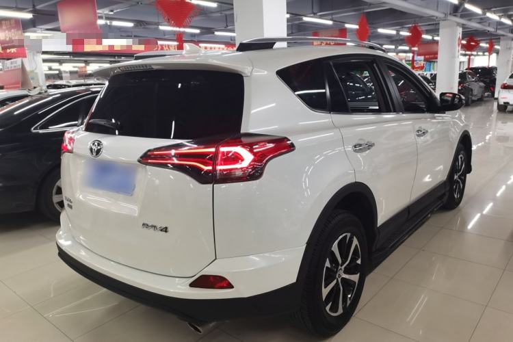 Used Toyota RAV4 2018 2.0L CVT Two-Wheel Drive Fashion X Edition