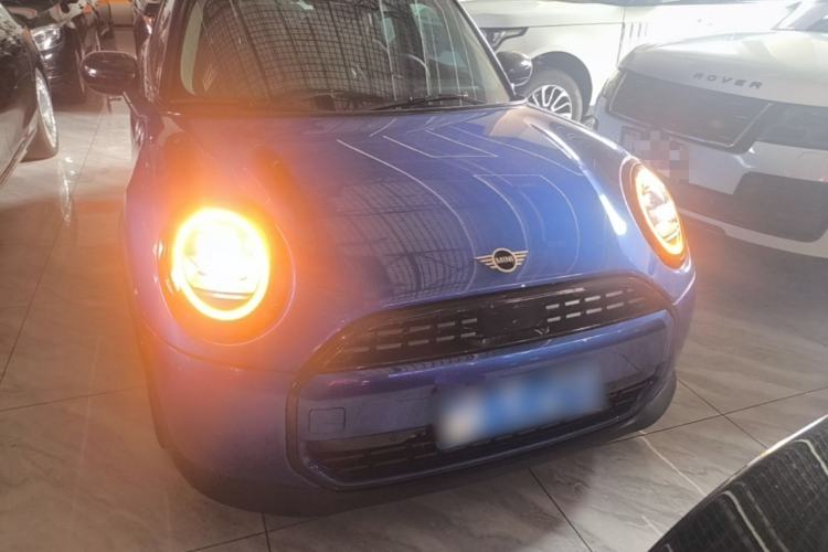 MINI 2025 1.5T COOPER Classic Edition Five-Door Version مستعملة