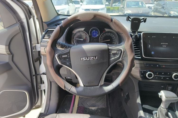 Used Isuzu mu-X 2020 1.9T Diesel Automatic 2WD Enjoyment Edition 5 Seats China VI Standard
