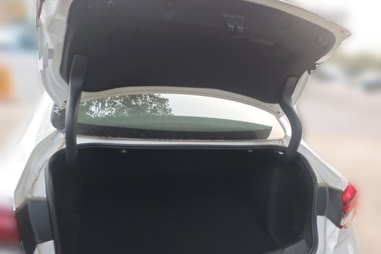 Used Buick Regal 2024 25T Deluxe Edition Trunk