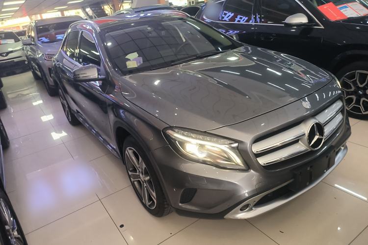 Used Mercedes-Benz GLA 2016 GLA 220 4MATIC Luxury Model Front Right 45 Deg