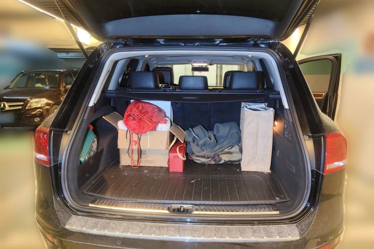 Used Volkswagen Touareg 2011 3.0 TSI High-End Version Trunk