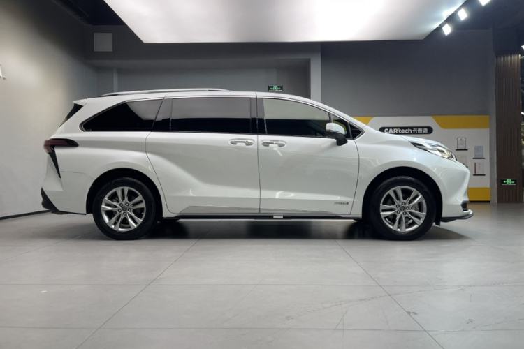 Used Toyota Sienna 2021 2.5L Hybrid Platinum Edition
