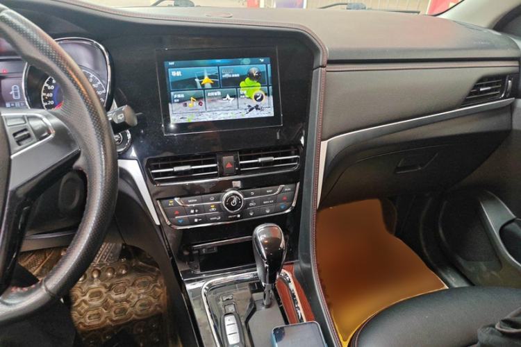 Used Venucia T70 2018 2.0L CVT Smart Enjoyment Version
