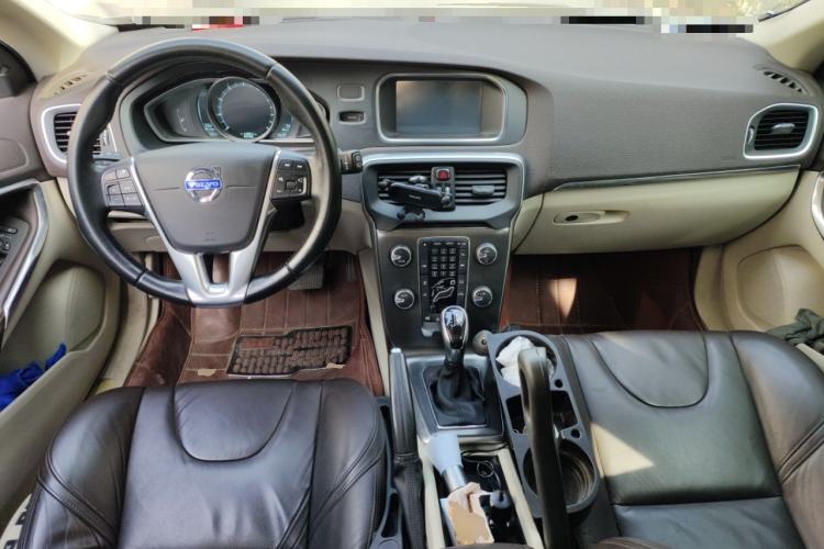 Used Volvo V40 2013 2.0T Zhiya Edition
