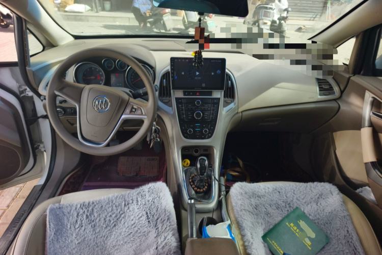 Used Buick GT 2012 GT 1.6L Manual Entry-Level Model Center Console