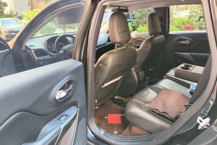 Used Jeep Cherokee 2019 2.0T 2WD Enjoyment Edition China V