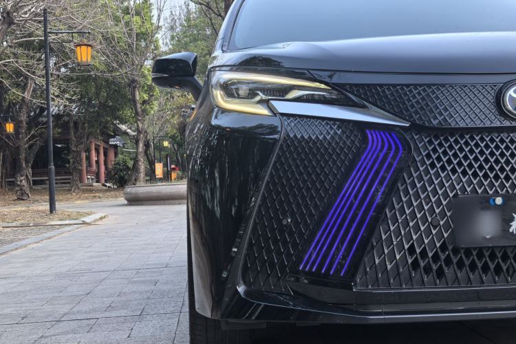 Used Toyota Sienna 2023 2.5L Hybrid Deluxe Edition