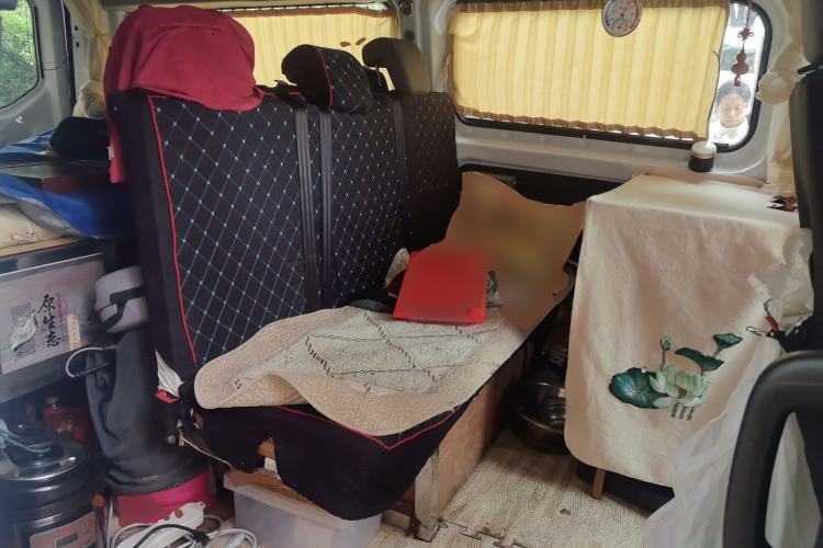 Used Ford Transit 2017 2.0T Diesel Multi-Purpose Commercial Vehicle Mid-Drive Mid-Roof China IV Standard