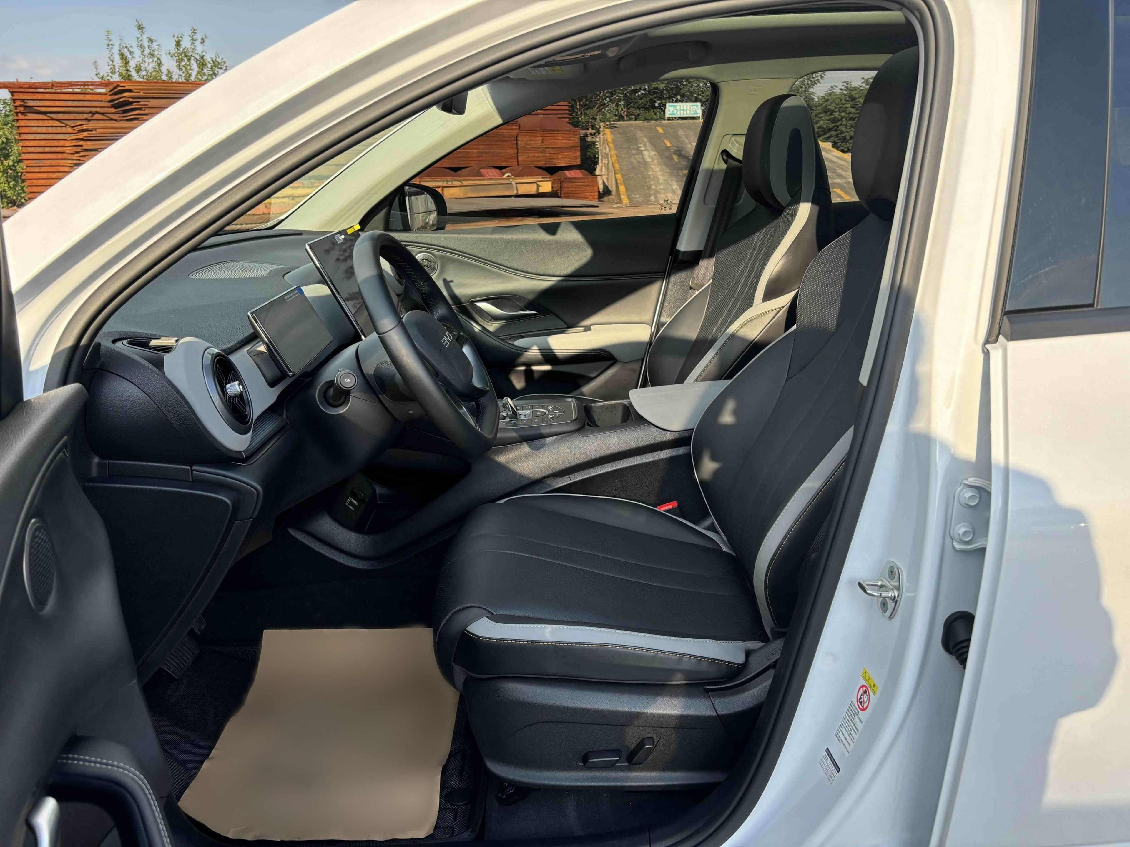 Переднее сиденье в автомобиле