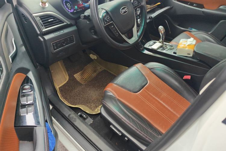 Used BYD Qin 2015 1.5T Dual-Crown Flagship Plus Edition
