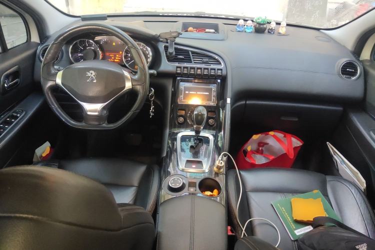 Used Peugeot 3008 2015 1.6THP Automatic Prestige Edition Center Console
