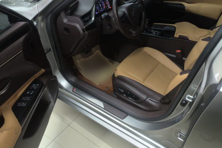 Used Lexus ES 2020 200 Excellence Edition Driver Seat