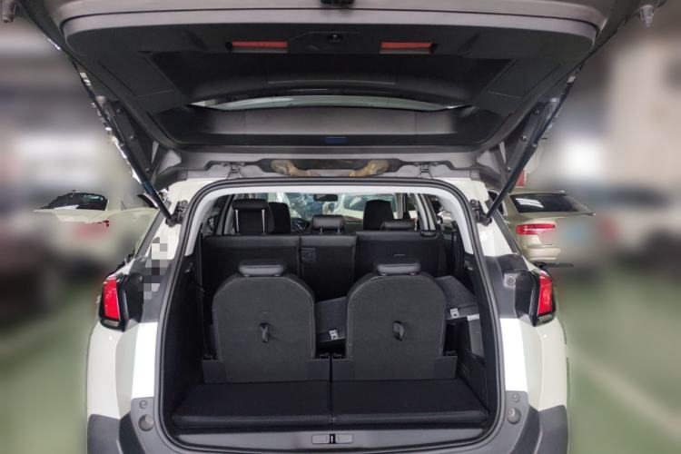 Used Peugeot 5008 2017 350THP 7-Seater Elite Edition Trunk