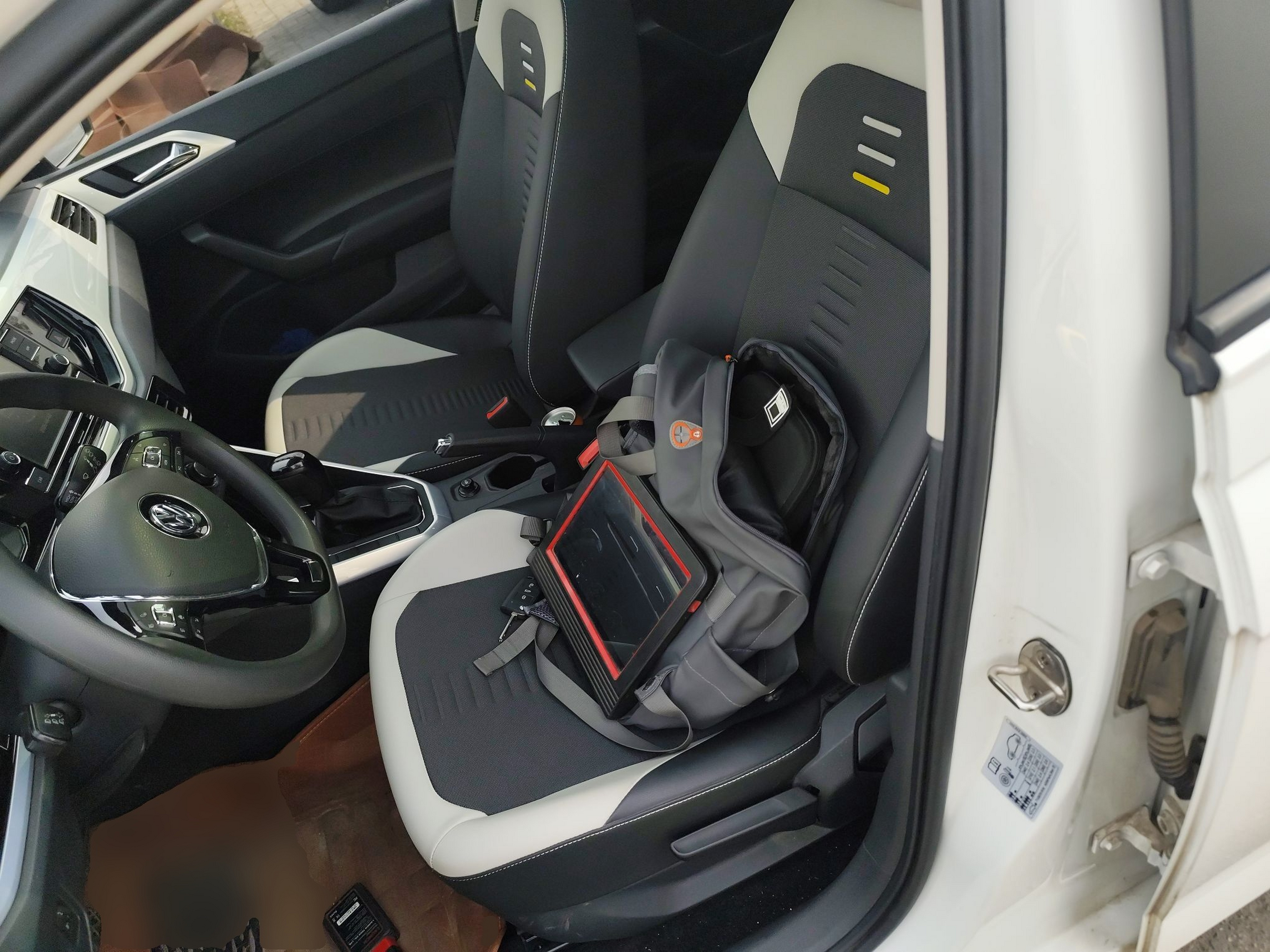 Переднее сиденье в автомобиле