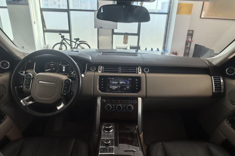 Used Land Rover Range 2015 3.0 SC V6 Vogue Interior 5