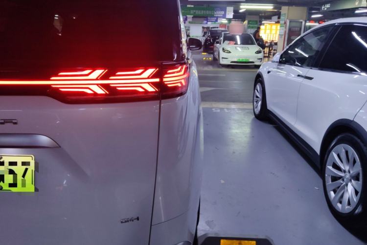 Used Denza D9 2023 DM-i 965 Luxury Model