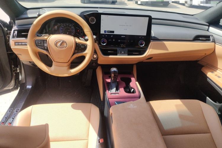 Used Lexus ES 2025 300h Deluxe Edition
