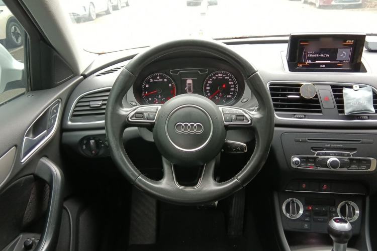 Used Audi Q3 2015 30 TFSI Ambition Edition Steering Wheel