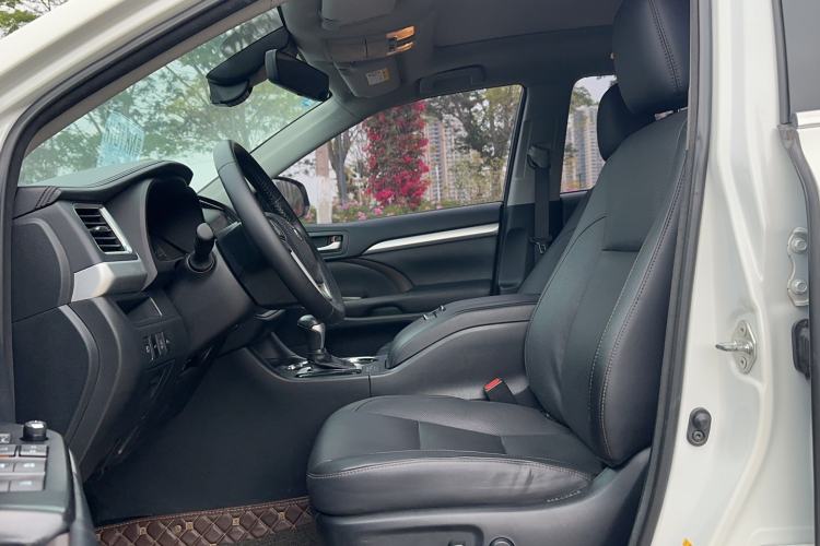 Used Toyota Highlander 2018 2.0T Four-Wheel Drive Luxury Edition 7 Seats China V Emission Standard