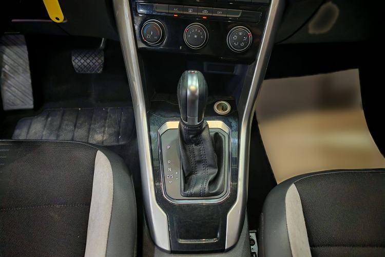 Used Volkswagen T-ROC 2018 280TSI DSG Two-Wheel Drive Advanced Version China V Emission Standard