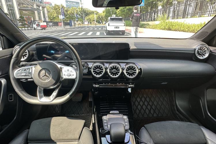 Used Mercedes-Benz A-Class 2022 Revised Version A 200 L Sport Sedan Fashionable Style Interior 6