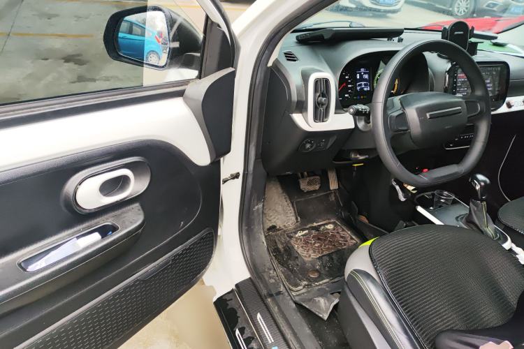 Used Roewe Clever 2021 302 km New Four-Seater Super-Efficient Version
