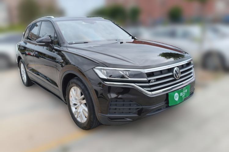 Used Volkswagen Touareg 2021 2.0 TSI Flagship Special Edition Front Right 45 Deg