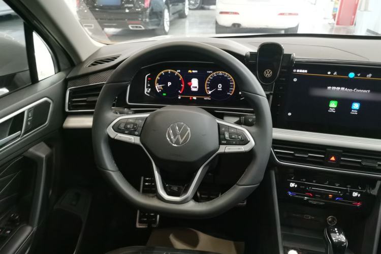 Used Volkswagen Tiguan L 2024 Outstanding Model 330TSI Automatic Two-Wheel Drive R-Line Dragon Glory Edition