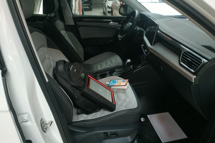 Used Volkswagen Tayron 2024 300TSI Two-Wheel-Drive Luxury Plus Advanced Version Right Front Seat