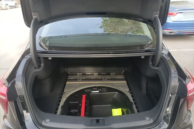 Used Hongqi H5 2024 1.5T DCT Smart Connect Flagship Edition Trunk