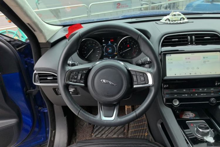 Used Jaguar F-PACE 2019 2.0T Two-Wheel Drive Urban Deluxe Edition