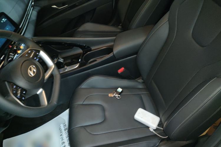 Used Hyundai Elantra 2023 1.5L CVT LUX Prestige Edition
