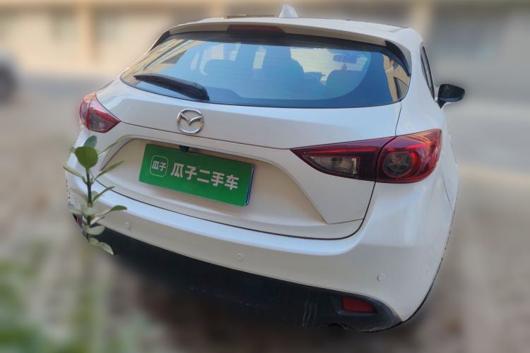 Used Mazda 3 Axela 2016 Hatchback 1.5L Automatic Comfort Model
