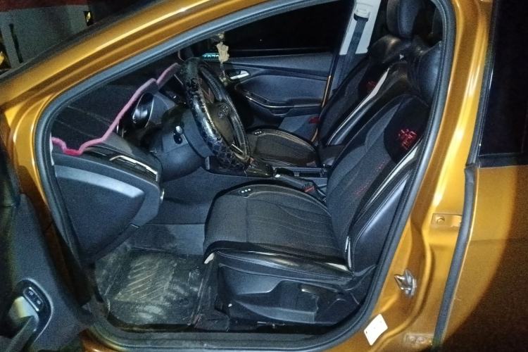 Used Ford Focus 2015 Hatchback 1.6L Automatic Fashion Edition
