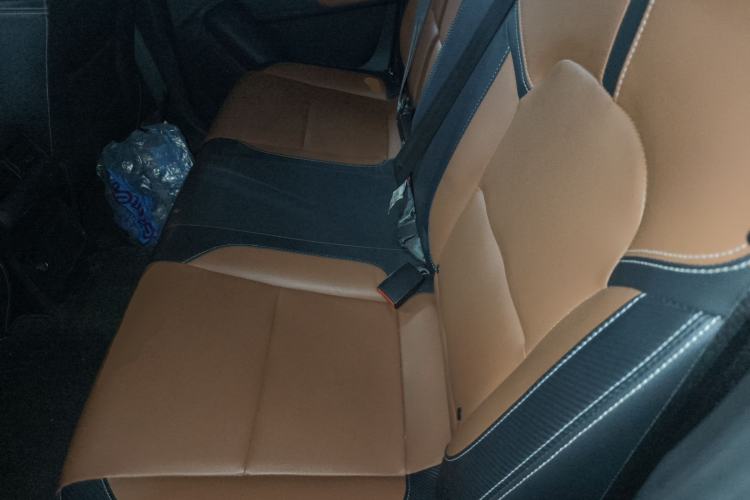 Used SAIC MAXUS T70 2021 2.0T Diesel Automatic Two-Wheel Drive Elite Version with Long Bed and High Ground Clearance