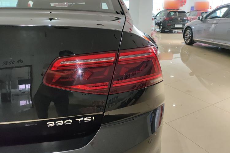 Used Volkswagen Magotan 2020 330TSI DSG Luxury Edition Right Rear Taillight