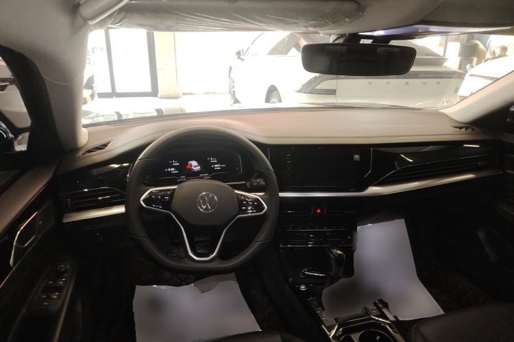 Used Volkswagen Passat 2023 Revised 330TSI Elite Edition Center Console