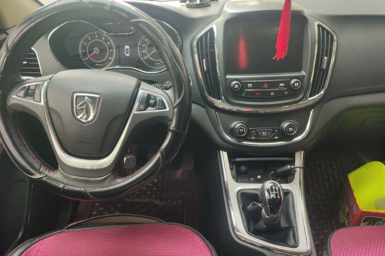Used Baojun 560 2015 1.8L manual luxury version