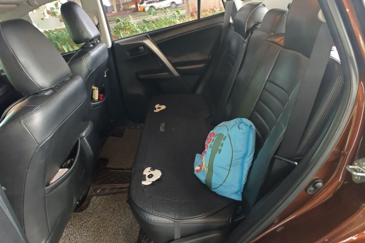 Used Toyota RAV4 2016 2.0L CVT Two-Wheel Drive Fashion Edition China V Standard
