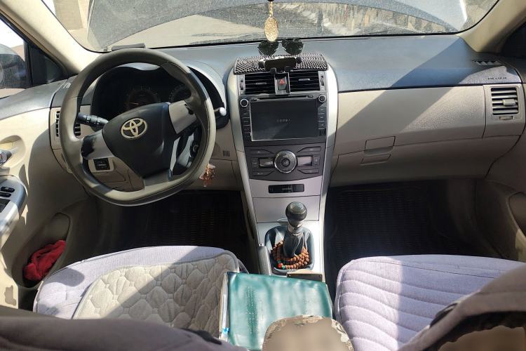 Used Toyota Corolla 2011 1.8L Manual GL-i Center Console