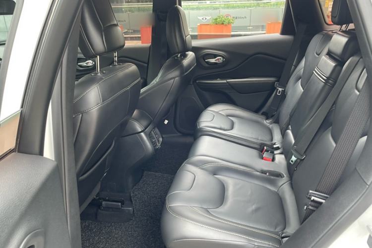 Used Jeep Cherokee 2016 2.4L Professional Smart Version