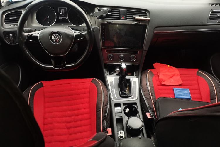 Used Volkswagen Golf 2016 230TSI Automatic Comfort Version Center Console