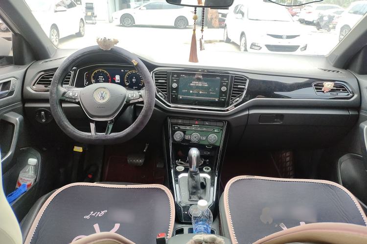 Used Volkswagen T-ROC 2018 280TSI DSG Four-Wheel Drive Luxury Version China V Emission Standard Center Console