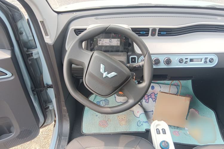Used Wuling Hongguang MINIEV 2022 Easy Version Lithium Iron Phosphate Steering Wheel