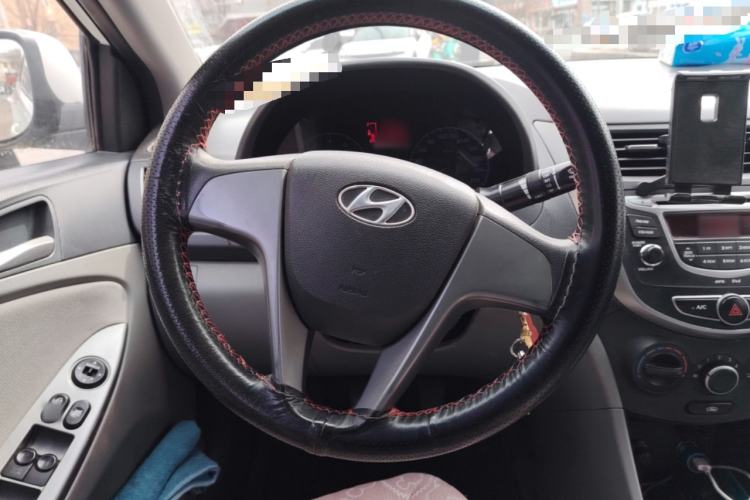 Used Hyundai Verna (older generation) 2014 1.4L Manual Smart GLS Trim

