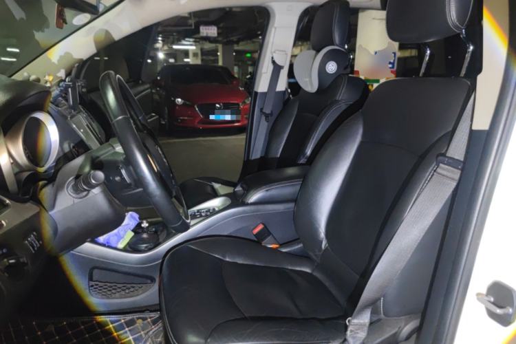 Used Dodge Journey 2013 2.4L Two-Wheel Drive Luxury Version Left Front Seat