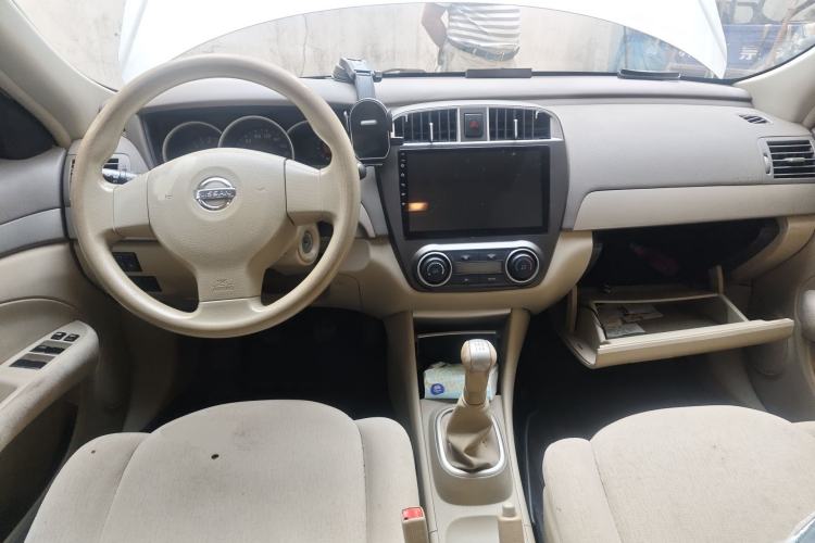 Used Nissan Sylphy 2016 Classic 1.6XE Manual Leading Edition Center Console